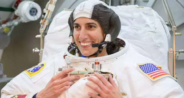 فضانورد ایرانی ناسا با فضاپیمای ایلان ماسک به زمین بازگشت